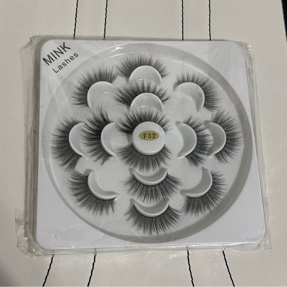 Other - Mink Lashes Sets of 7 in Black
